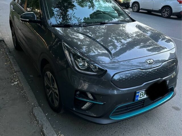 Черный Киа Niro, объемом двигателя 0 л и пробегом 88 тыс. км за 23000 $, фото 1 на Automoto.ua