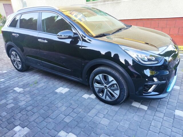 Чорний Кіа Niro, об'ємом двигуна 0 л та пробігом 121 тис. км за 19280 $, фото 1 на Automoto.ua