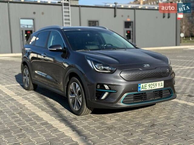 Чорний Кіа Niro, об'ємом двигуна 0 л та пробігом 137 тис. км за 22000 $, фото 1 на Automoto.ua
