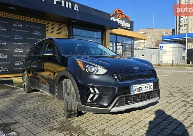 Черный Киа Niro, объемом двигателя 1.58 л и пробегом 32 тыс. км за 21000 $, фото 1 на Automoto.ua