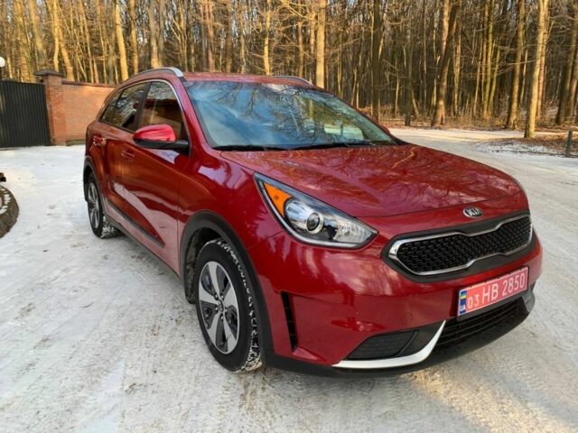 Красный Киа Niro, объемом двигателя 1.6 л и пробегом 168 тыс. км за 13900 $, фото 1 на Automoto.ua