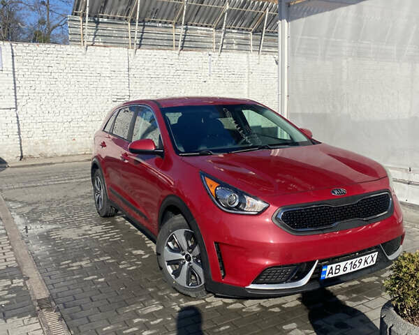 Красный Киа Niro, объемом двигателя 1.58 л и пробегом 59 тыс. км за 15500 $, фото 1 на Automoto.ua