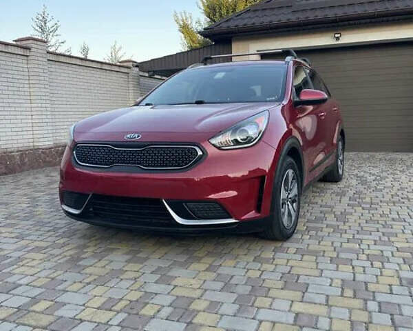 Красный Киа Niro, объемом двигателя 1.58 л и пробегом 123 тыс. км за 14200 $, фото 1 на Automoto.ua