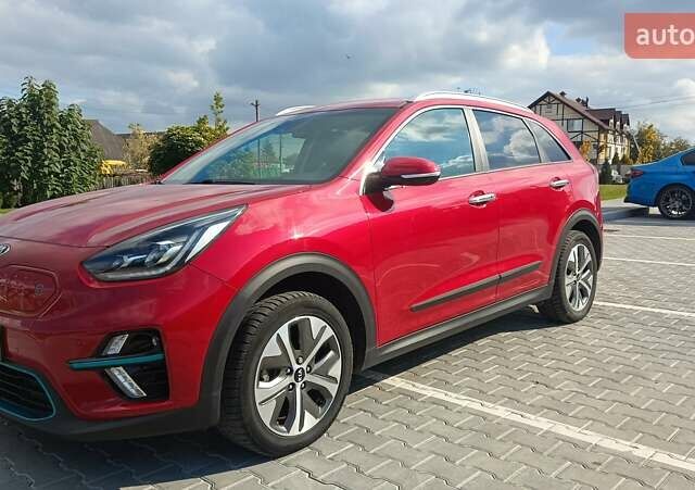 Красный Киа Niro, объемом двигателя 0 л и пробегом 105 тыс. км за 19999 $, фото 1 на Automoto.ua