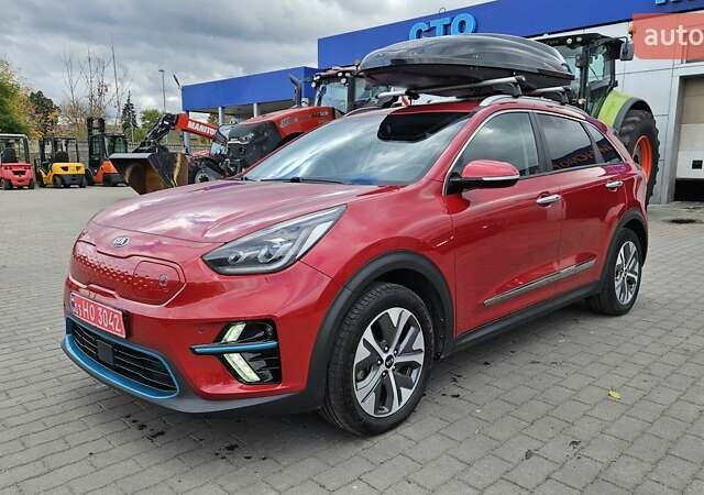 Киа Niro 2020 в Радомышле на Automoto.ua Красный Киа Niro, объемом двигателя 0 л и пробегом 116 тыс. км за 20600 $, фото 1 на Automoto.ua
