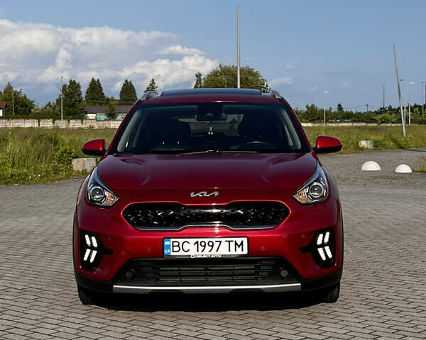 Красный Киа Niro, объемом двигателя 1.58 л и пробегом 71 тыс. км за 22700 $, фото 1 на Automoto.ua