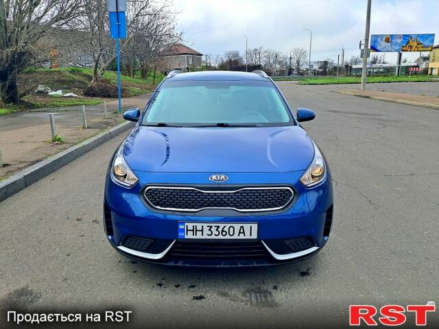 Киа Niro, объемом двигателя 16 л и пробегом 370 тыс. км за 13000 $, фото 1 на Automoto.ua