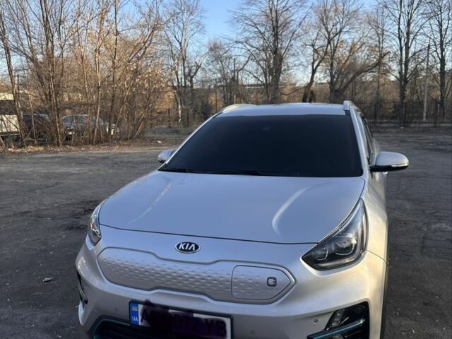 Сірий Кіа Niro, об'ємом двигуна 0 л та пробігом 130 тис. км за 16700 $, фото 1 на Automoto.ua