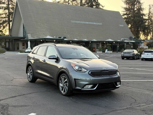 Серый Киа Niro, объемом двигателя 1.6 л и пробегом 45 тыс. км за 3500 $, фото 1 на Automoto.ua