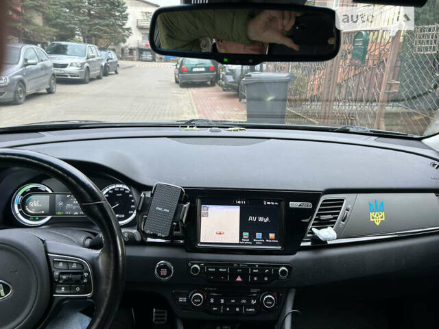 Сірий Кіа Niro, об'ємом двигуна 1.58 л та пробігом 118 тис. км за 18000 $, фото 1 на Automoto.ua