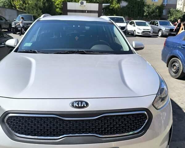 Сірий Кіа Niro, об'ємом двигуна 1.58 л та пробігом 160 тис. км за 16700 $, фото 1 на Automoto.ua