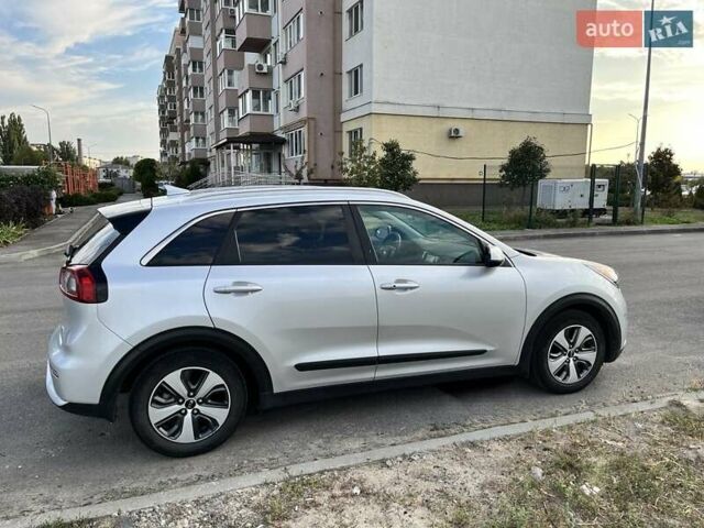 Серый Киа Niro, объемом двигателя 1.59 л и пробегом 166 тыс. км за 15300 $, фото 1 на Automoto.ua