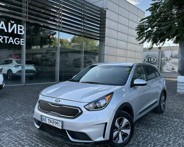 Серый Киа Niro, объемом двигателя 1.58 л и пробегом 80 тыс. км за 17600 $, фото 1 на Automoto.ua