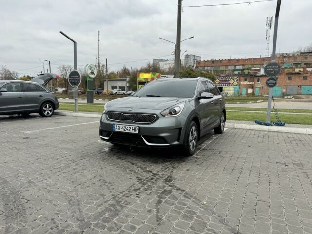 Серый Киа Niro, объемом двигателя 1.6 л и пробегом 130 тыс. км за 13799 $, фото 1 на Automoto.ua