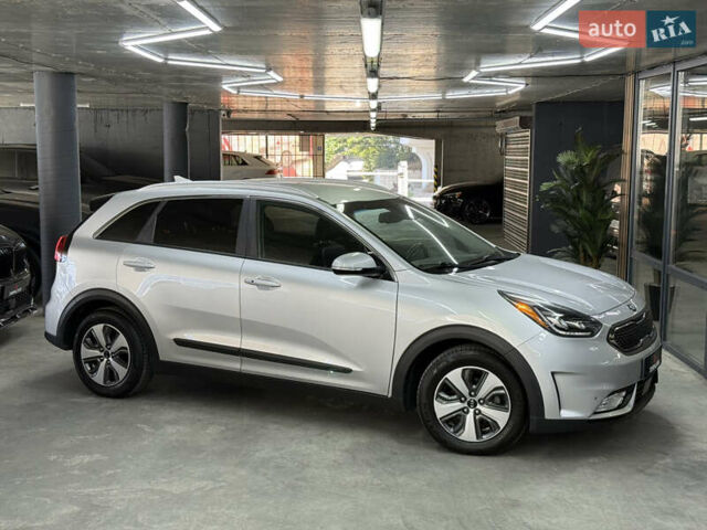 Серый Киа Niro, объемом двигателя 1.58 л и пробегом 85 тыс. км за 15900 $, фото 1 на Automoto.ua