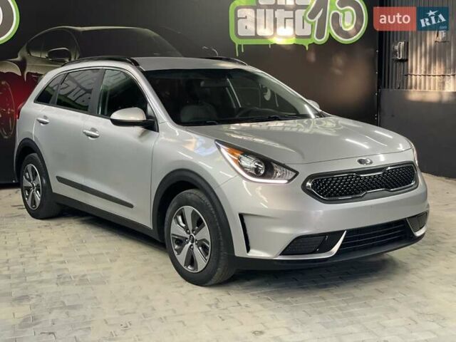 Серый Киа Niro, объемом двигателя 1.58 л и пробегом 176 тыс. км за 17800 $, фото 1 на Automoto.ua