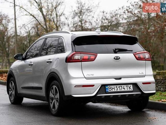 Сірий Кіа Niro, об'ємом двигуна 1.58 л та пробігом 227 тис. км за 14500 $, фото 1 на Automoto.ua