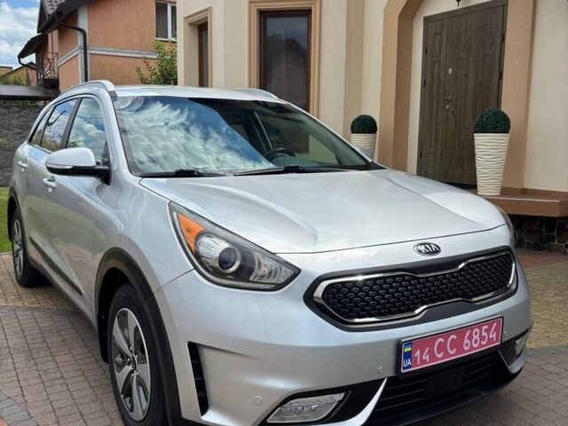 Серый Киа Niro, объемом двигателя 1.6 л и пробегом 190 тыс. км за 14990 $, фото 1 на Automoto.ua
