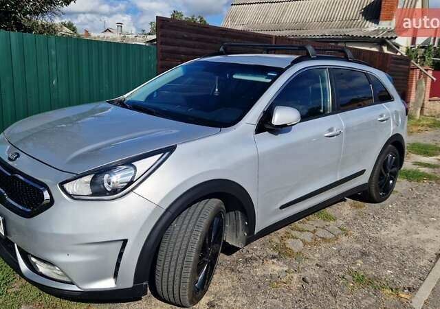Сірий Кіа Niro, об'ємом двигуна 1.6 л та пробігом 88 тис. км за 15000 $, фото 1 на Automoto.ua