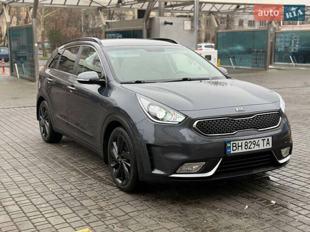 Серый Киа Niro, объемом двигателя 1.58 л и пробегом 152 тыс. км за 14500 $, фото 1 на Automoto.ua