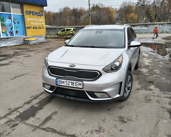 Серый Киа Niro, объемом двигателя 1.58 л и пробегом 143 тыс. км за 17500 $, фото 1 на Automoto.ua