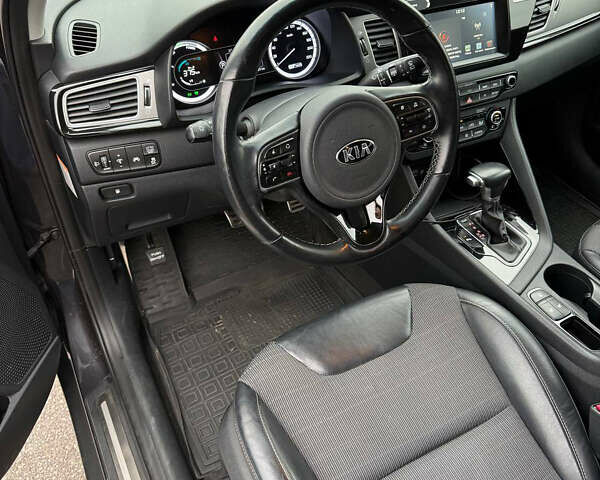Серый Киа Niro, объемом двигателя 1.58 л и пробегом 162 тыс. км за 17000 $, фото 1 на Automoto.ua