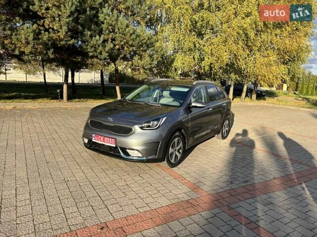 Серый Киа Niro, объемом двигателя 1.58 л и пробегом 135 тыс. км за 17999 $, фото 1 на Automoto.ua