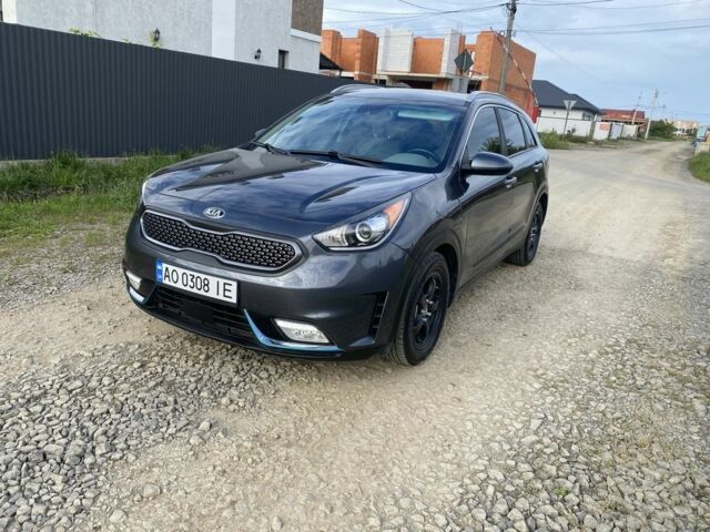 Серый Киа Niro, объемом двигателя 1.6 л и пробегом 134 тыс. км за 16900 $, фото 1 на Automoto.ua