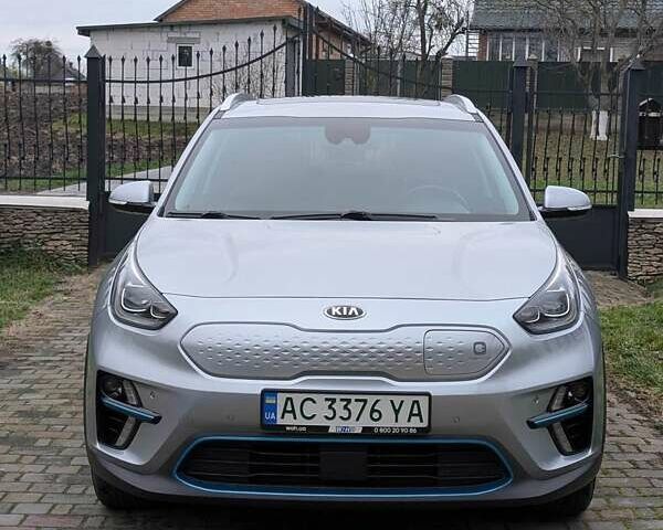 Серый Киа Niro, объемом двигателя 0 л и пробегом 142 тыс. км за 18800 $, фото 1 на Automoto.ua
