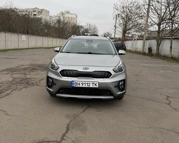 Серый Киа Niro, объемом двигателя 1.58 л и пробегом 40 тыс. км за 22500 $, фото 1 на Automoto.ua