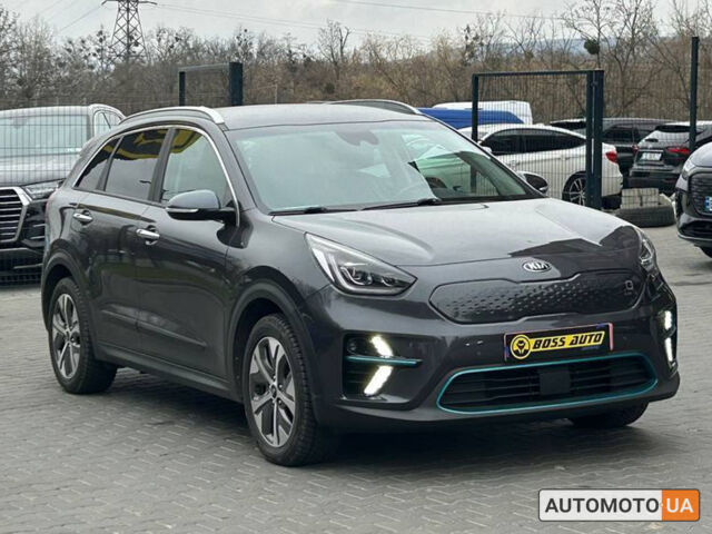 Серый Киа Niro, объемом двигателя 64 л и пробегом 115 тыс. км за 19900 $, фото 1 на Automoto.ua