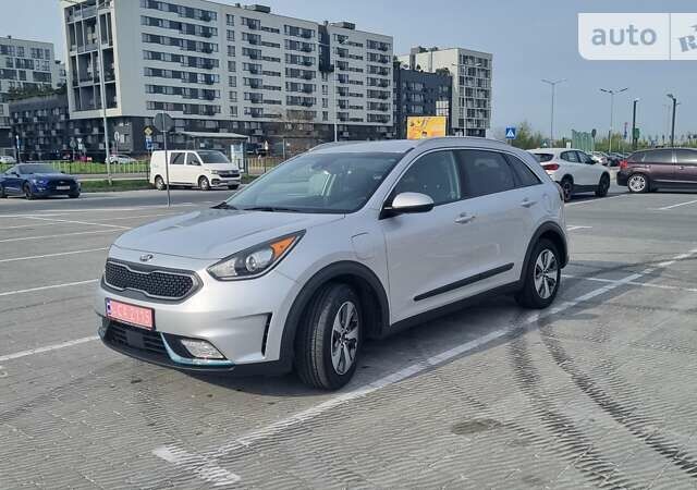 Сірий Кіа Niro, об'ємом двигуна 1.6 л та пробігом 90 тис. км за 18600 $, фото 1 на Automoto.ua