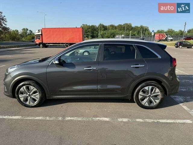 Серый Киа Niro, объемом двигателя 0 л и пробегом 130 тыс. км за 17500 $, фото 1 на Automoto.ua