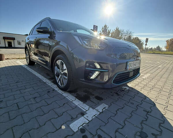 Киа Niro 2019 в Волочиске на Automoto.ua Серый Киа Niro, объемом двигателя 0 л и пробегом 156 тыс. км за 18000 $, фото 1 на Automoto.ua