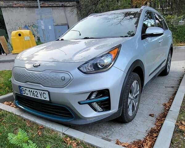 Серый Киа Niro, объемом двигателя 0 л и пробегом 245 тыс. км за 16999 $, фото 1 на Automoto.ua