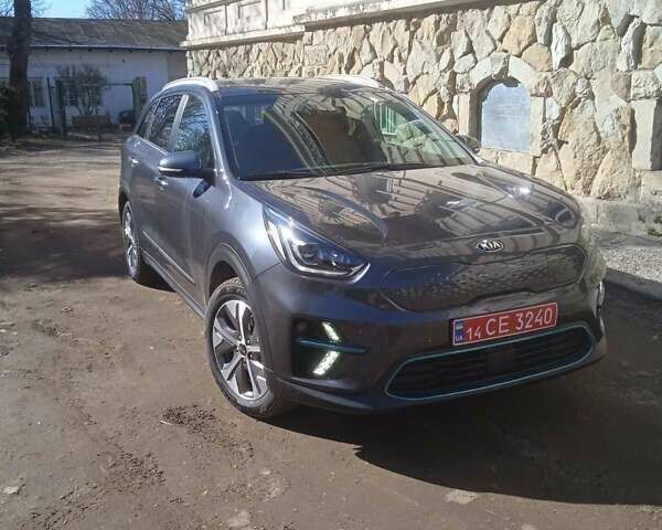 Серый Киа Niro, объемом двигателя 0 л и пробегом 137 тыс. км за 16999 $, фото 1 на Automoto.ua