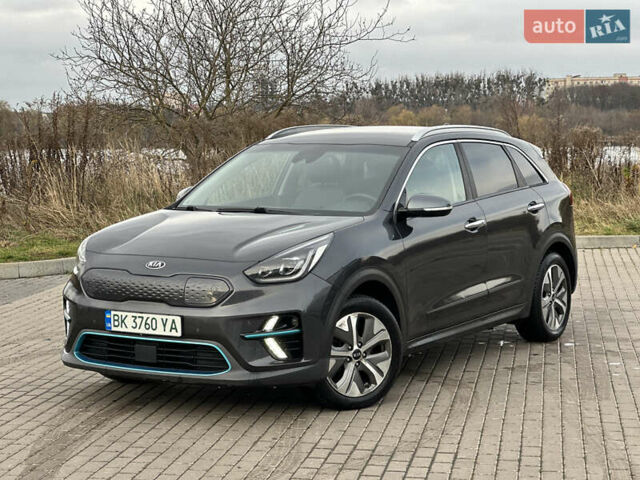 Серый Киа Niro, объемом двигателя 0 л и пробегом 157 тыс. км за 16999 $, фото 1 на Automoto.ua