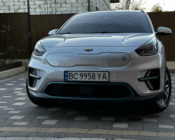 Серый Киа Niro, объемом двигателя 0 л и пробегом 76 тыс. км за 25000 $, фото 1 на Automoto.ua
