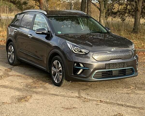 Сірий Кіа Niro, об'ємом двигуна 0 л та пробігом 128 тис. км за 18950 $, фото 1 на Automoto.ua