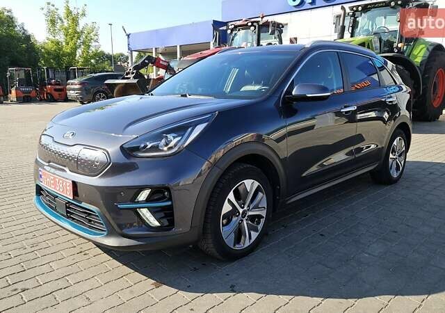 Серый Киа Niro, объемом двигателя 0 л и пробегом 145 тыс. км за 18800 $, фото 1 на Automoto.ua