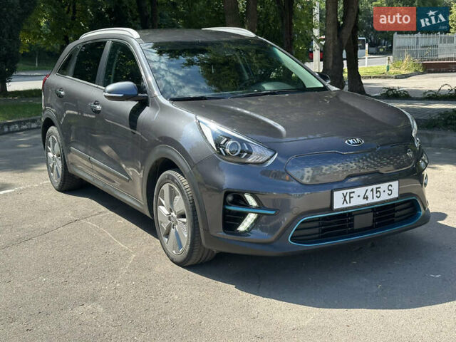 Сірий Кіа Niro, об'ємом двигуна 0 л та пробігом 143 тис. км за 17900 $, фото 1 на Automoto.ua