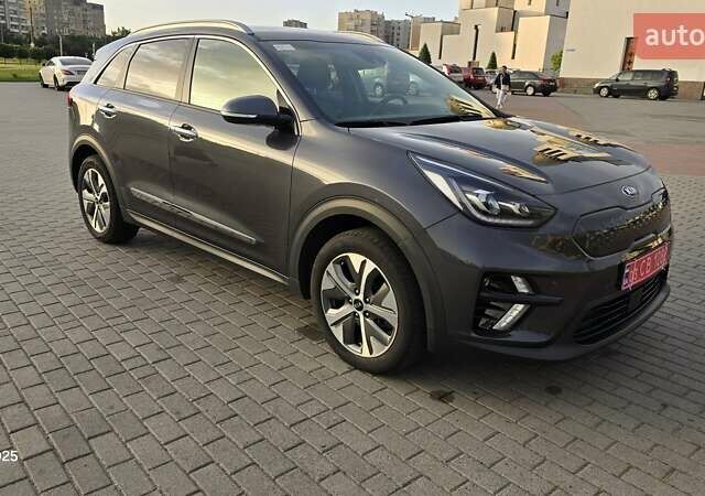 Серый Киа Niro, объемом двигателя 0 л и пробегом 149 тыс. км за 18900 $, фото 1 на Automoto.ua