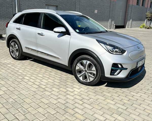 Сірий Кіа Niro, об'ємом двигуна 0 л та пробігом 112 тис. км за 18900 $, фото 1 на Automoto.ua