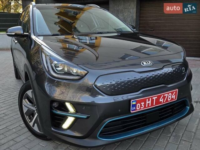 Серый Киа Niro, объемом двигателя 0 л и пробегом 144 тыс. км за 17250 $, фото 1 на Automoto.ua