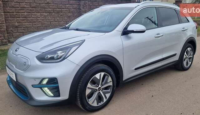 Серый Киа Niro, объемом двигателя 0 л и пробегом 167 тыс. км за 18400 $, фото 1 на Automoto.ua