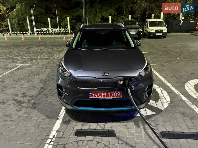 Серый Киа Niro, объемом двигателя 0 л и пробегом 116 тыс. км за 17999 $, фото 1 на Automoto.ua