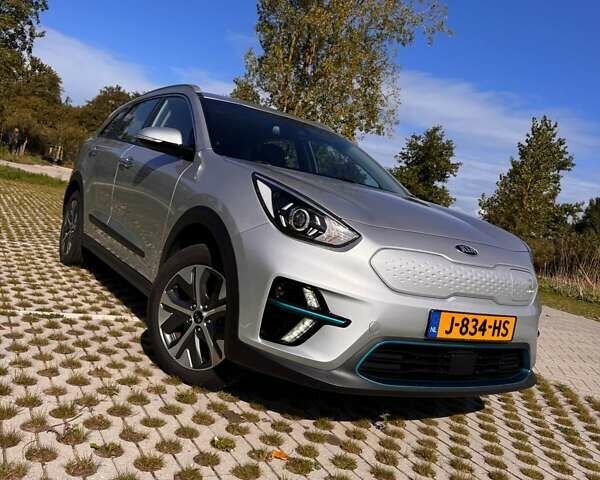 Сірий Кіа Niro, об'ємом двигуна 0 л та пробігом 74 тис. км за 20500 $, фото 1 на Automoto.ua