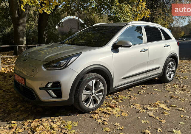 Сірий Кіа Niro, об'ємом двигуна 0 л та пробігом 115 тис. км за 21913 $, фото 1 на Automoto.ua