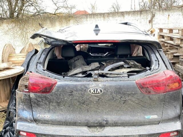 Серый Киа Niro, объемом двигателя 0 л и пробегом 90 тыс. км за 6000 $, фото 1 на Automoto.ua