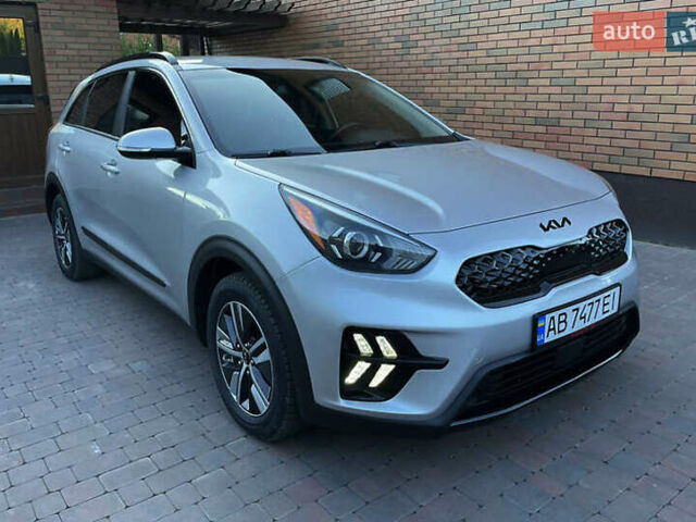 Серый Киа Niro, объемом двигателя 1.58 л и пробегом 67 тыс. км за 22600 $, фото 1 на Automoto.ua